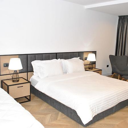 Prime Hotel Tiranë Luaran gambar