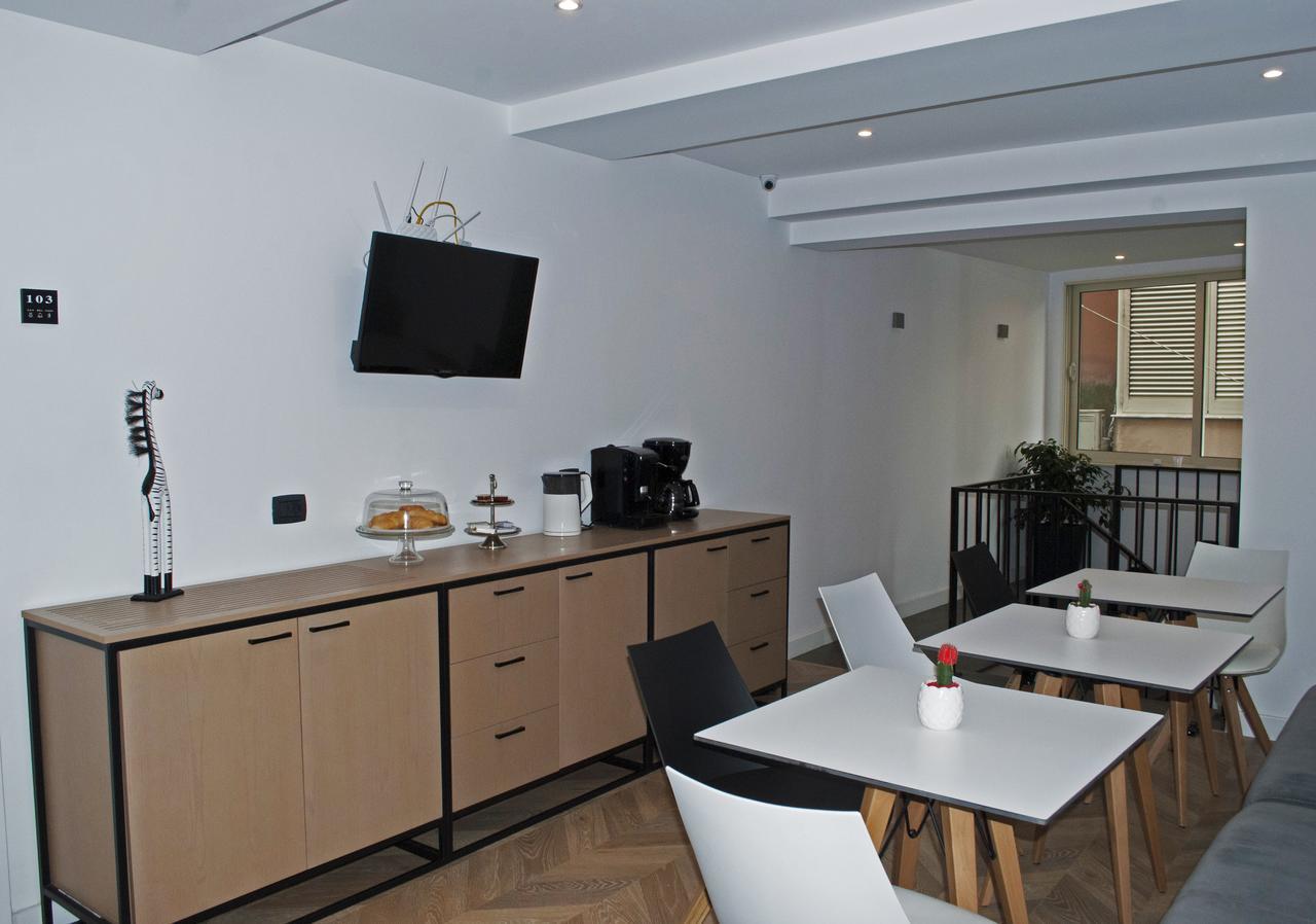 Prime Hotel Tiranë Luaran gambar