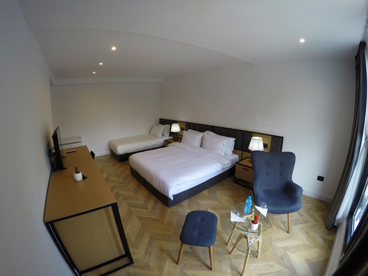 Prime Hotel Tiranë Luaran gambar