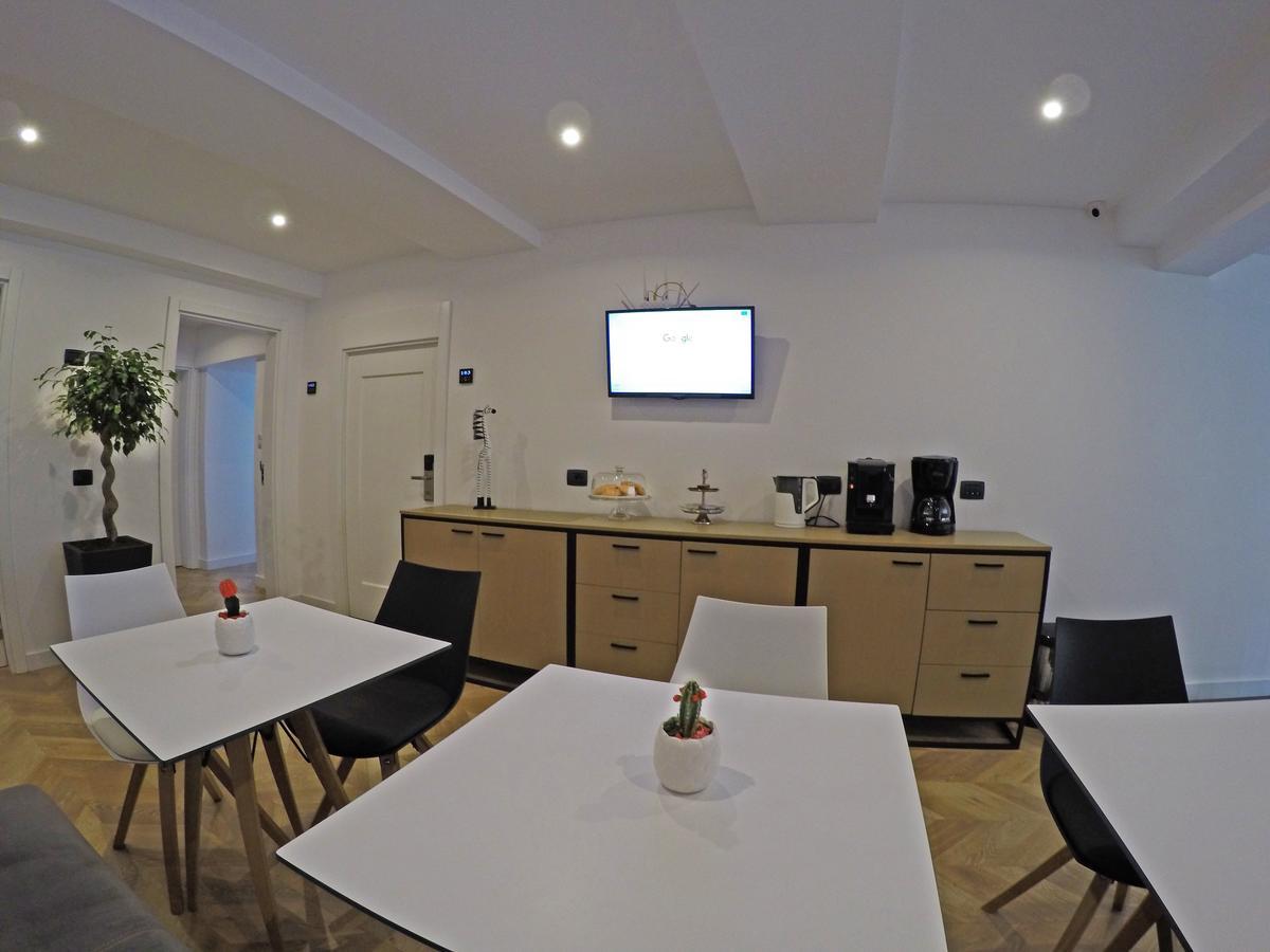 Prime Hotel Tiranë Luaran gambar