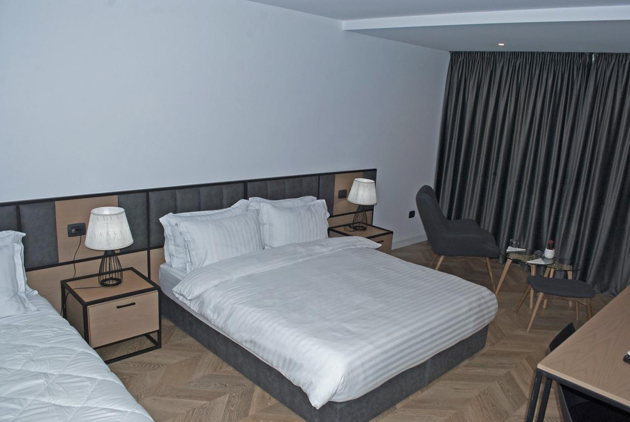 Prime Hotel Tiranë Luaran gambar