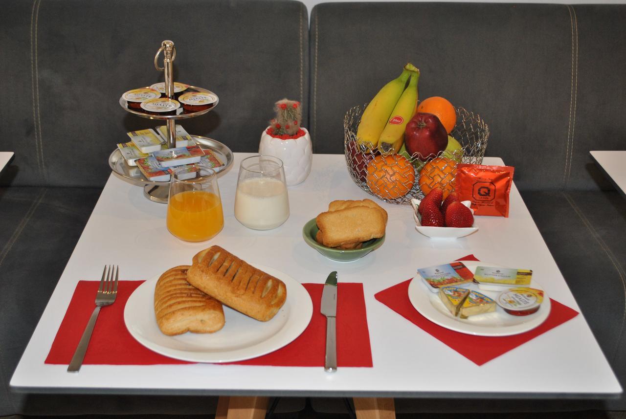 Prime Hotel Tiranë Luaran gambar